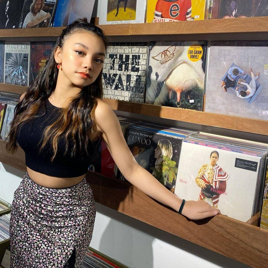 instagram.com/naura.ayu