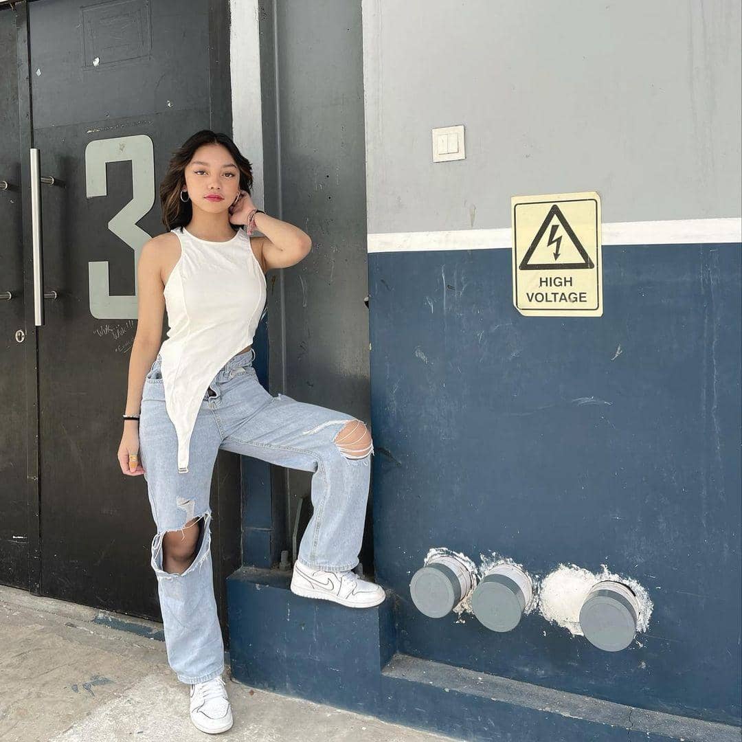 instagram.com/naura.ayu