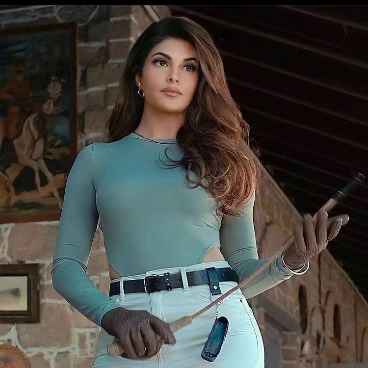 instagram.com/jacquelinef143