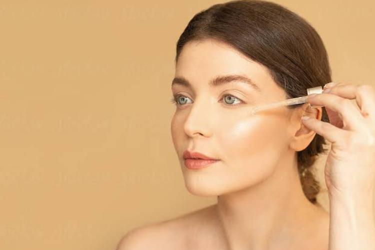 7 Rekomendasi Exfoliating Serum Lokal yang Ampuh Angkat Sel Kulit Mati