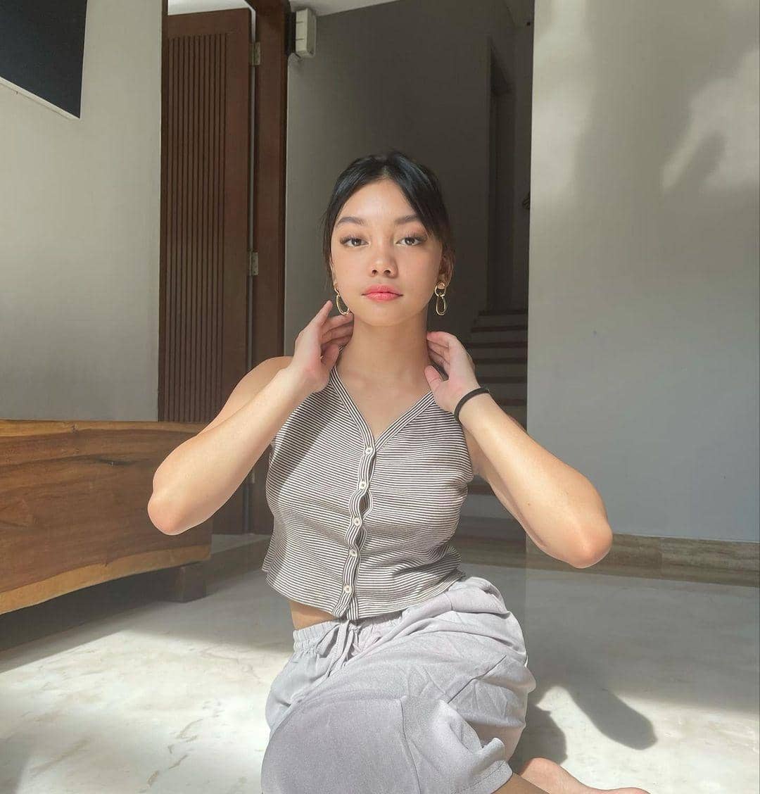 instagram.com/naura.ayu