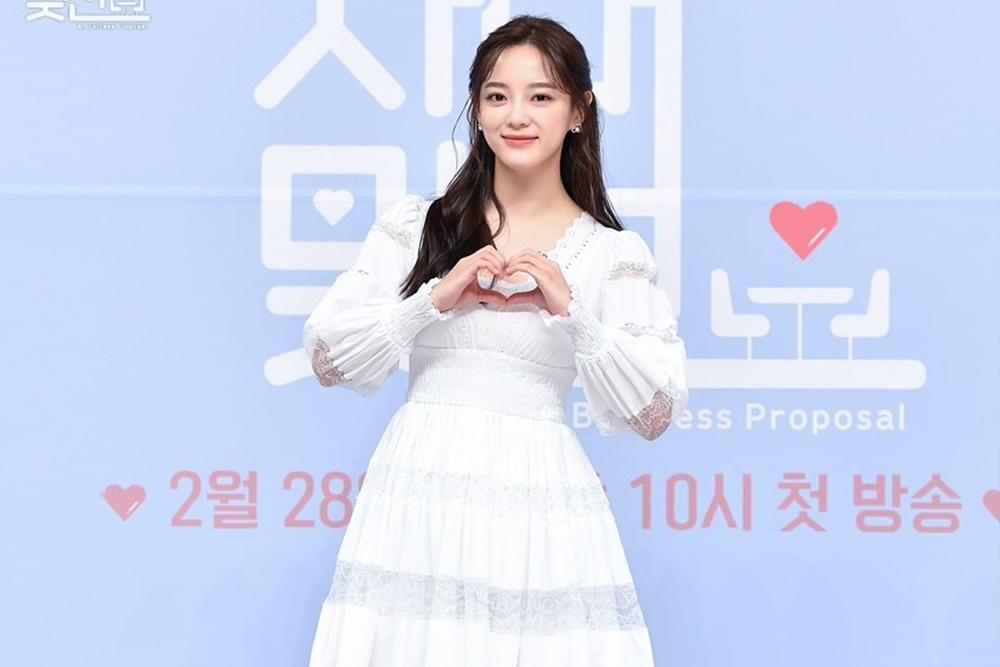 Sibuk Bintangi 'Business Proposal', Kim Se Jeong Positif COVID-19