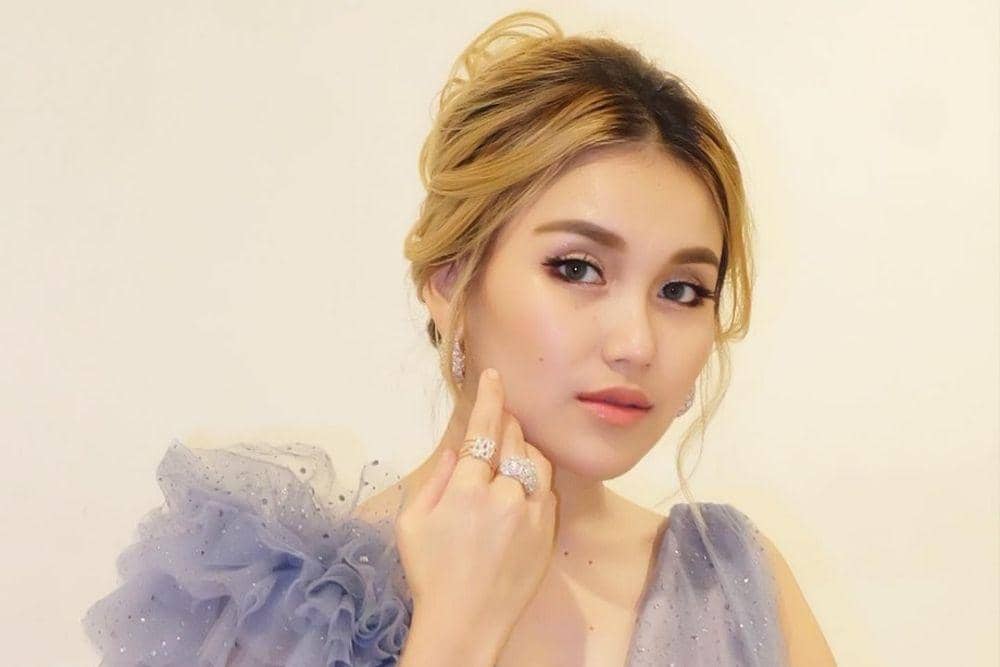 instagram.com/ayutingting92