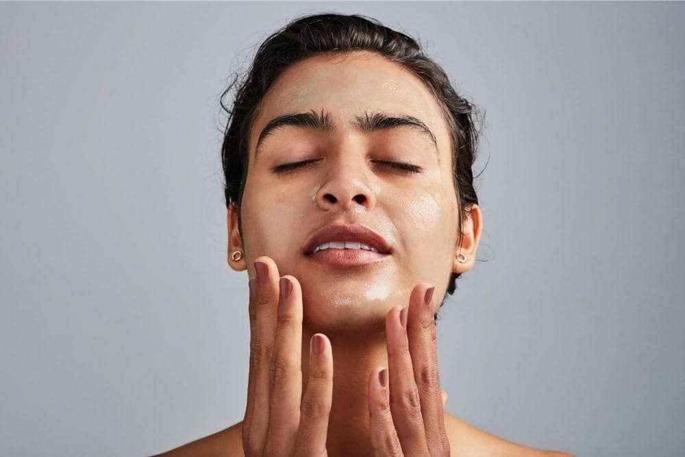 Tips Eksfoliasi Sesuai dengan Jenis Kulit, allure.com