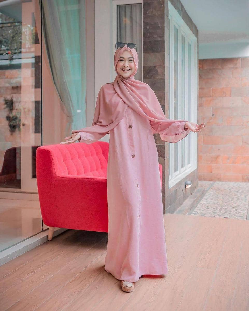 instagram.com/riaricis1795