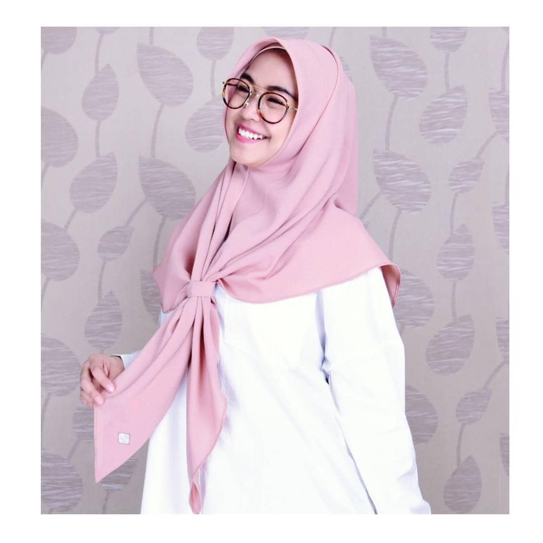 instagram.com/riaricis1795