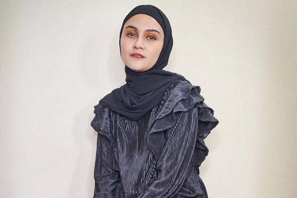 instagram.com/zeezeeshahab