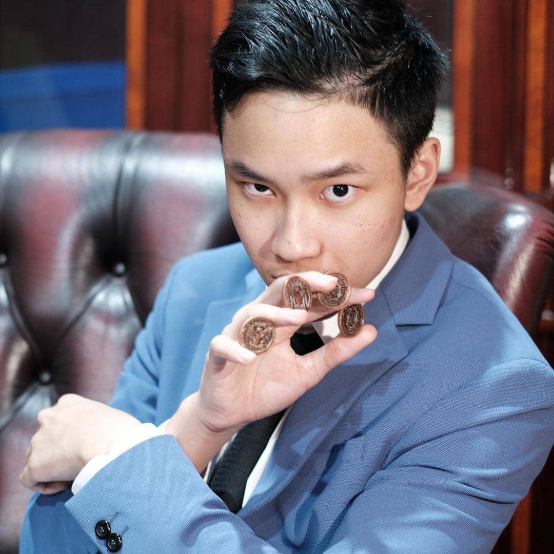 instagram.com/azkacorbuzier