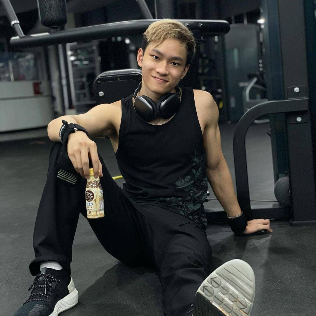 instagram.com/azkacorbuzier