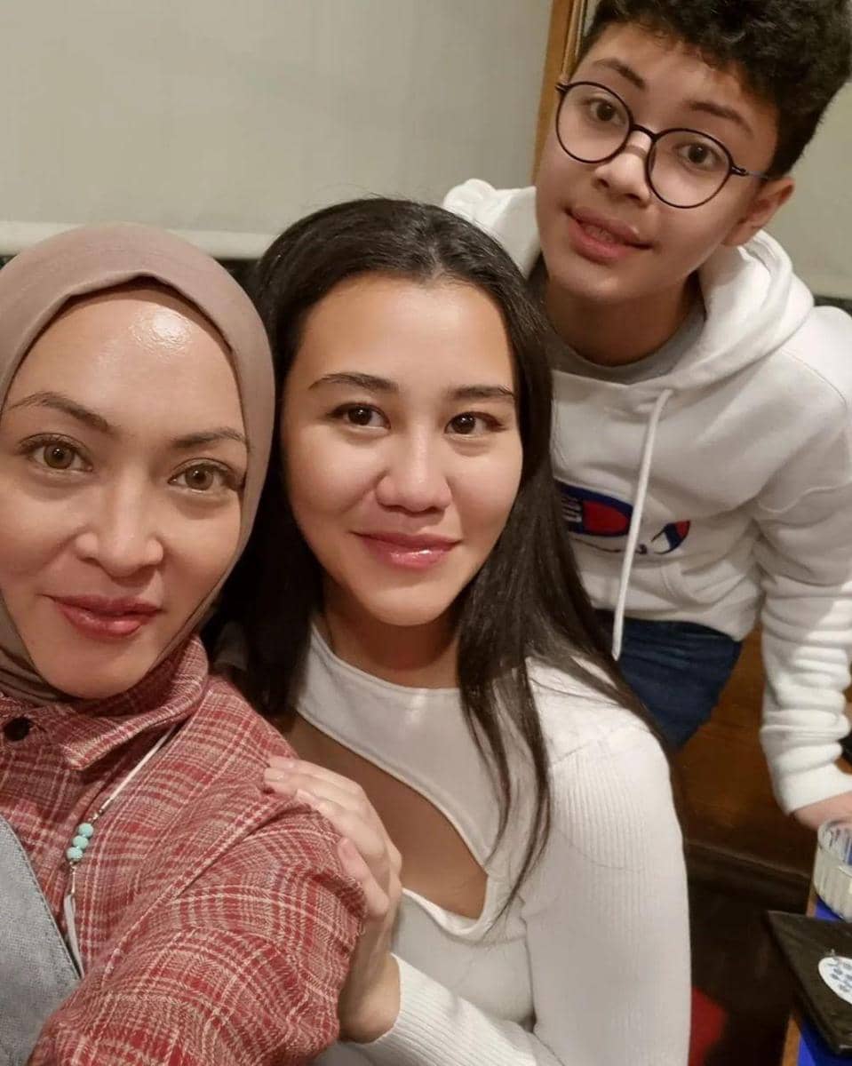 Instagram.com/angelinasondakh09