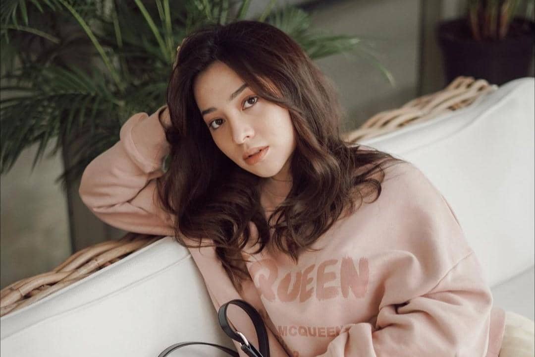Potret Nikita Willy yang Tetap Modis Sambil Pamer Baby Bump