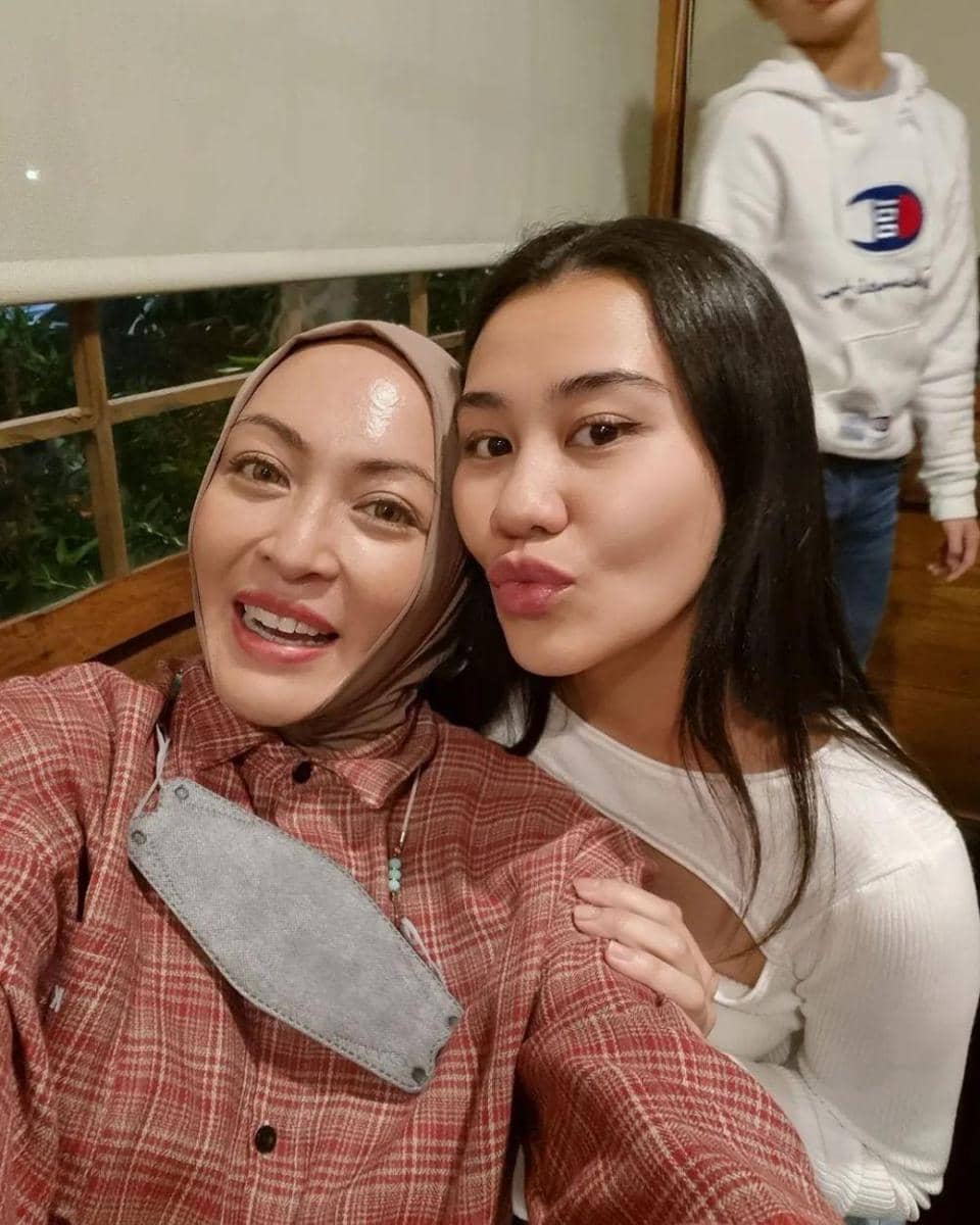 Instagram.com/angelinasondakh09