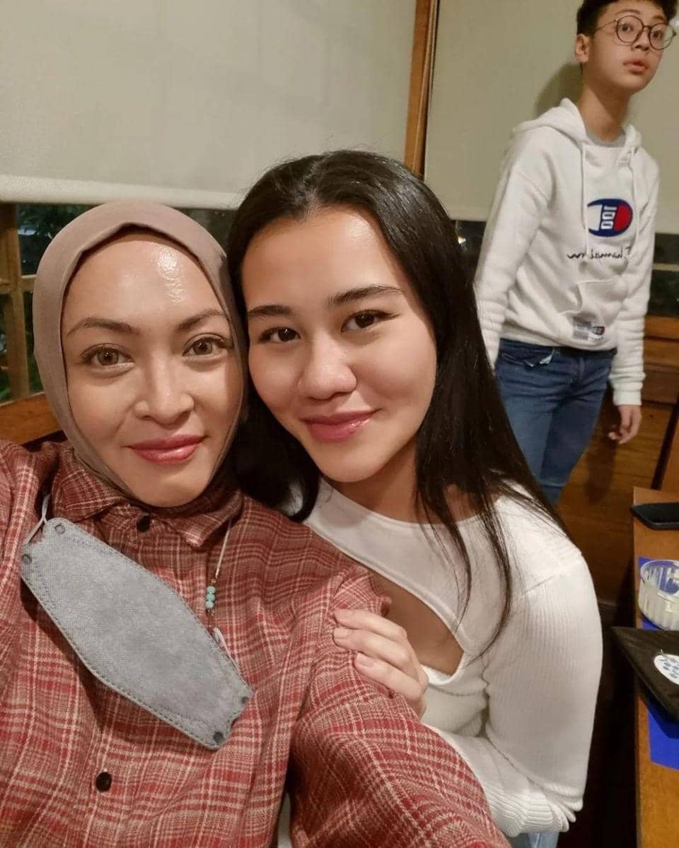 Instagram.com/angelinasondakh09