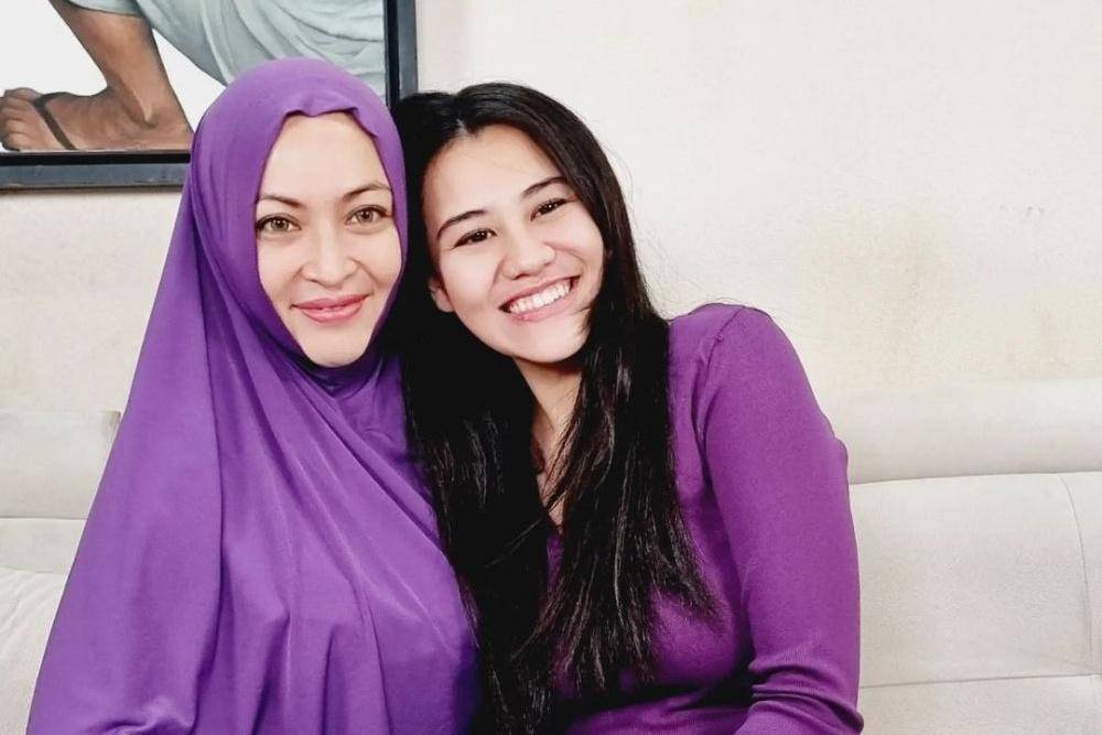 Tuai Pujian, 10 Potret Lengket Aaliyah Massaid dan Angelina Sondakh
