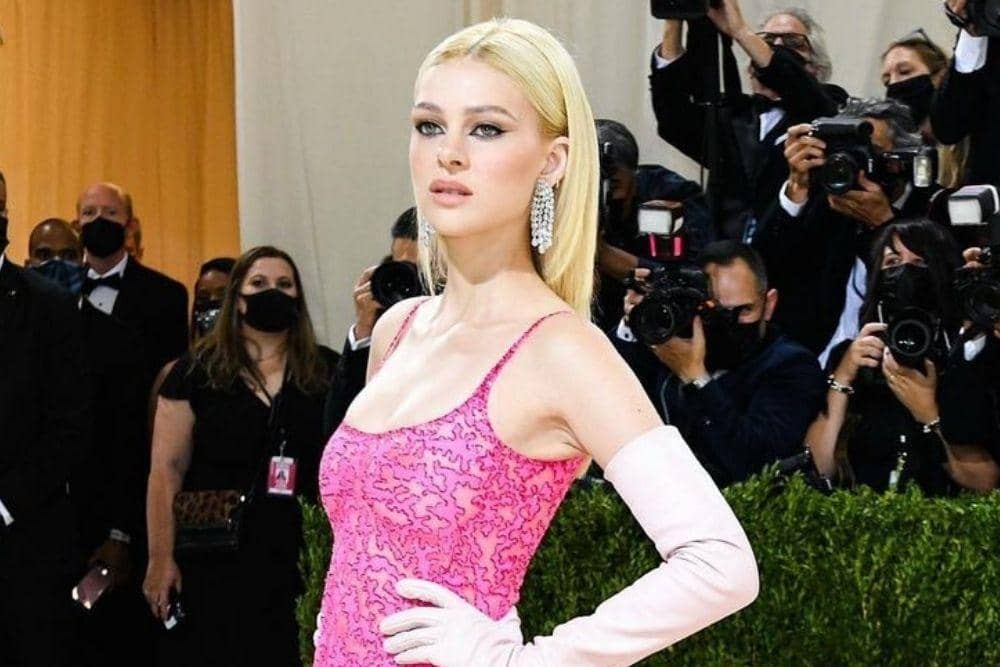 instagram.com/nicolaannepeltz