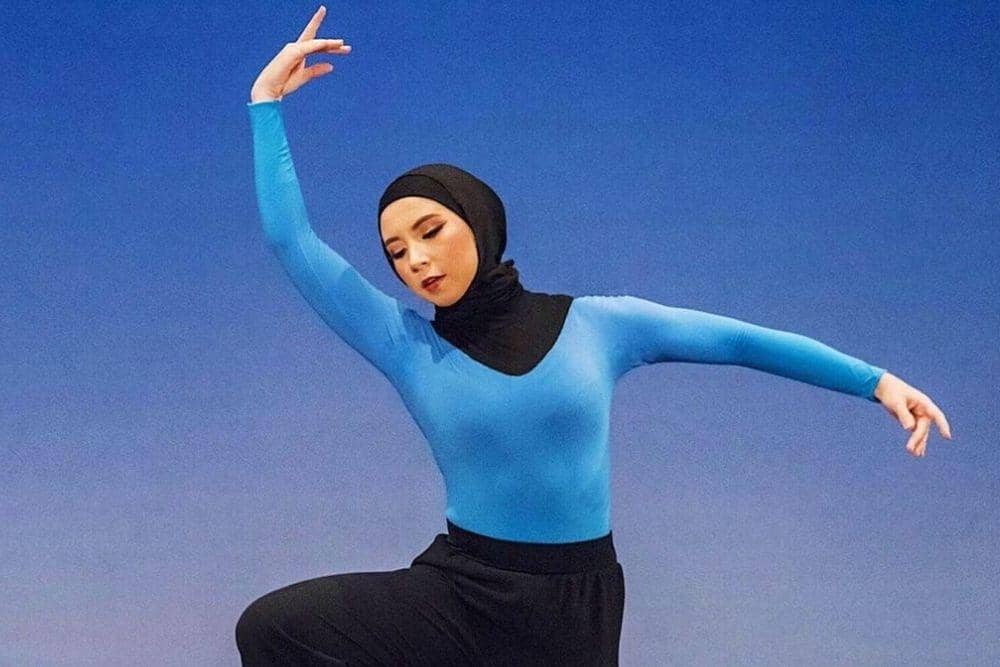 Potret Stephanie Kurlow, Balerina Berhijab Pertama yang Curi Perhatian