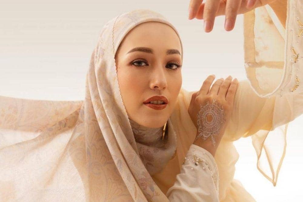 instagram.com/adeliapasha