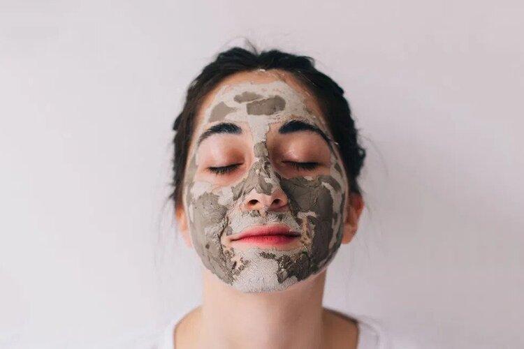 6 Rekomendasi Masker Lokal yang Bisa Bikin Wajah Bebas Jerawat