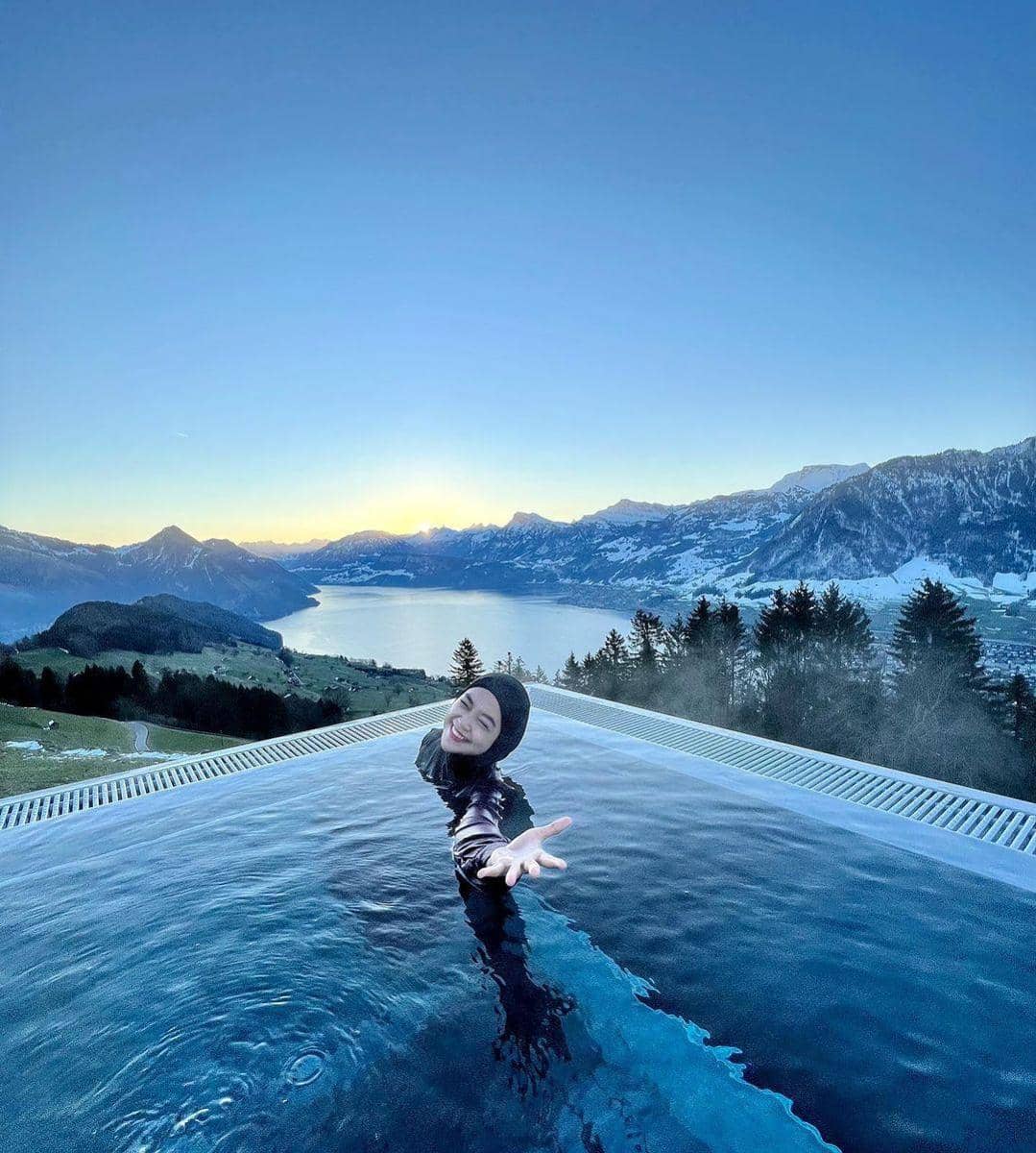 instagram.com/riaricis1795