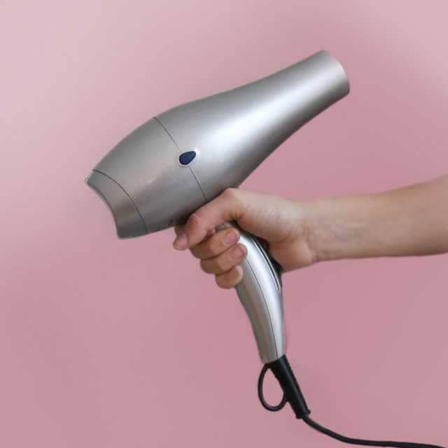ilustrasi hair dryer (pexels.com/Element5 Digital)
