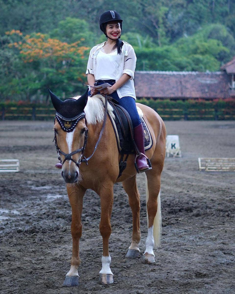 instagram.com/fenirose