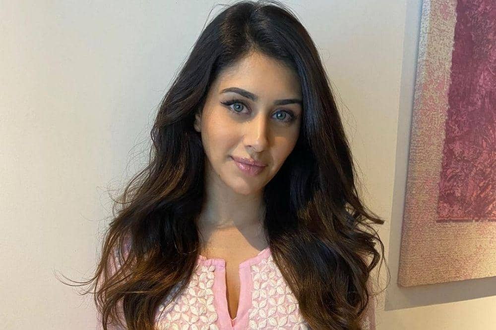 instagram.com/warinahussain