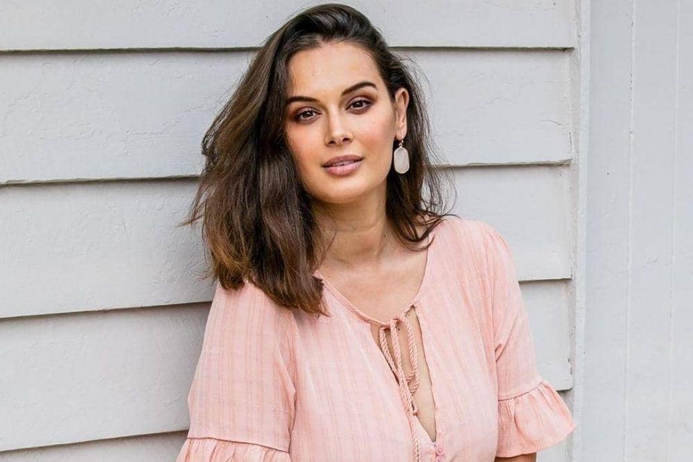 instagram.com/evelyn_sharma