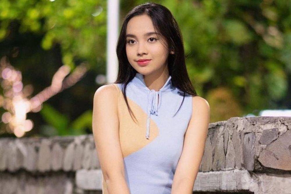 Jinsiy aloqada gimnastikachi Dachada yalangoch jinsiy aloqa