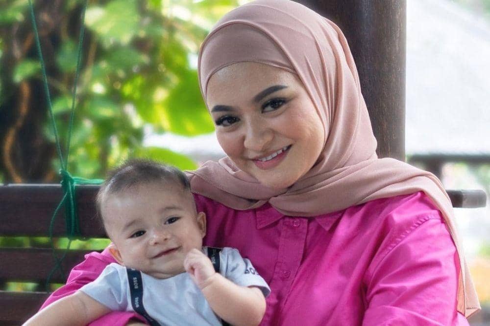 instagram.com/nathalieholscher