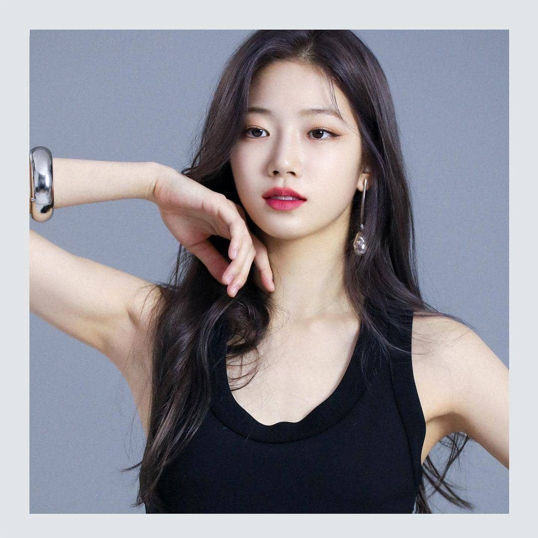 instagram.com/le_sserafim