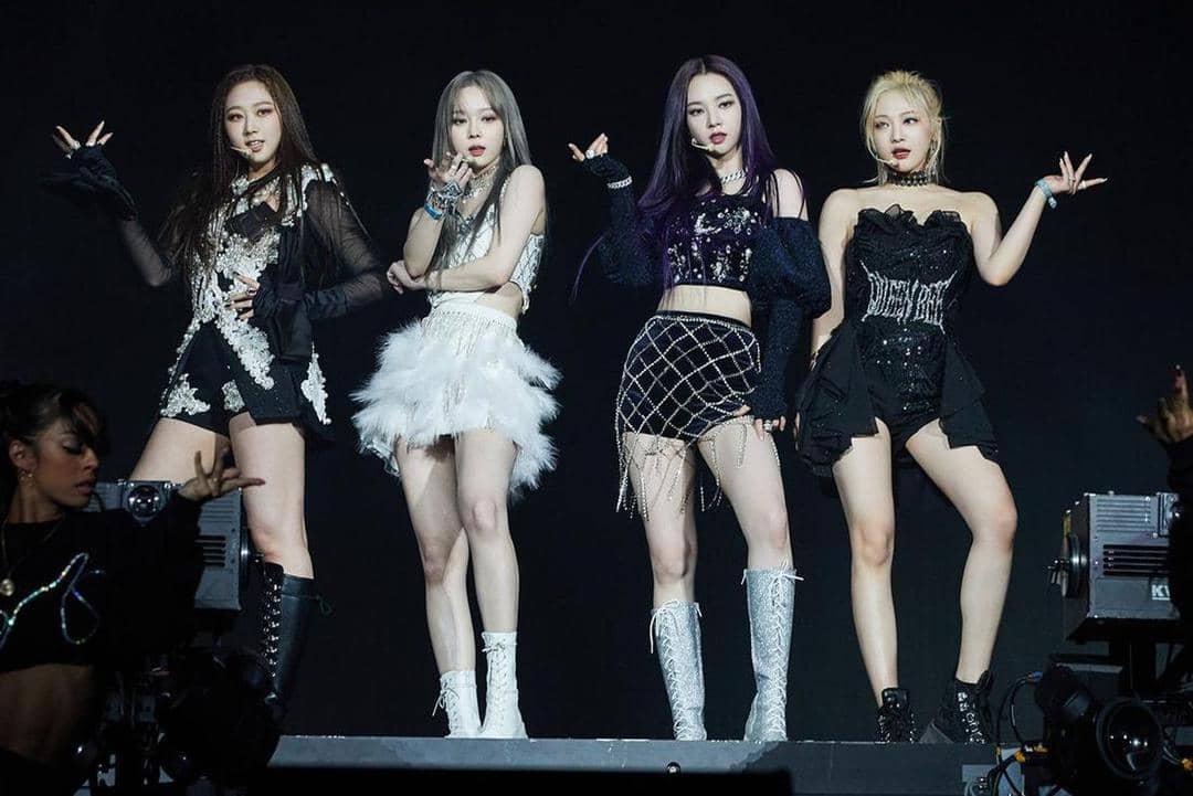 Gaya Modis Para Idol Korea saat Tampil di Panggung Amerika
