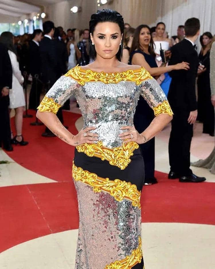 Demi Lovato di Met Gala 2016 (lifestyleasia.com)