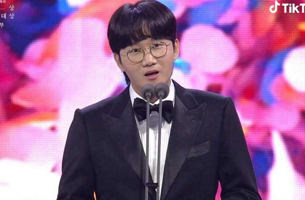 Twitter.com/KoreanUpdates!