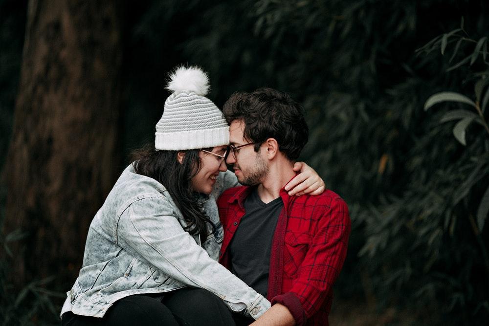 Selain Kesetiaan, Ini 5 Hal yang Bikin Pasangan Makin Sayang