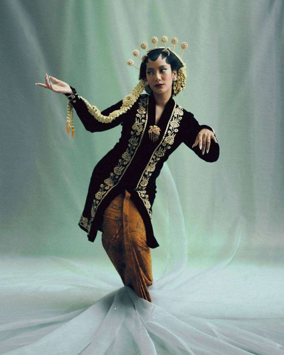 instagram.com/tarabasro