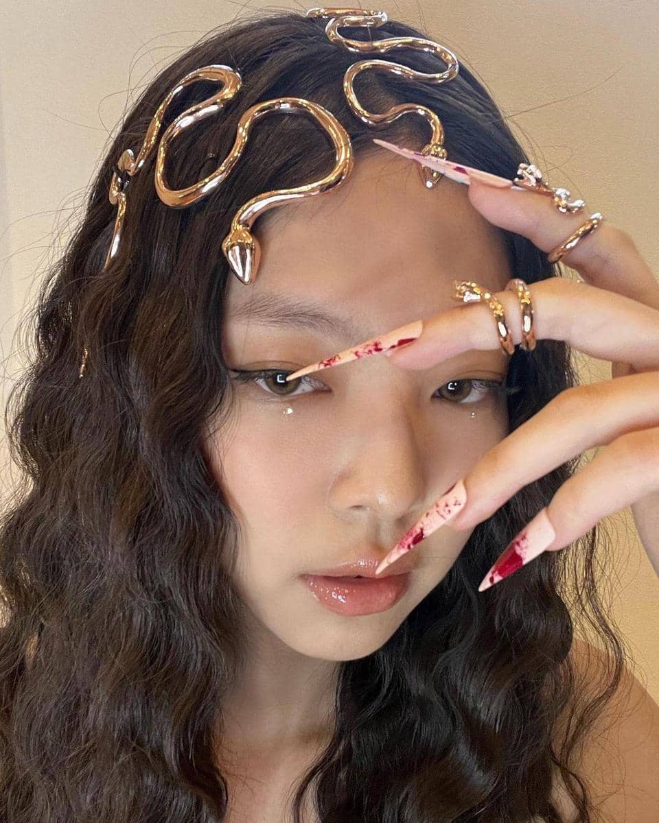 instagram.com/jennierubyjane/