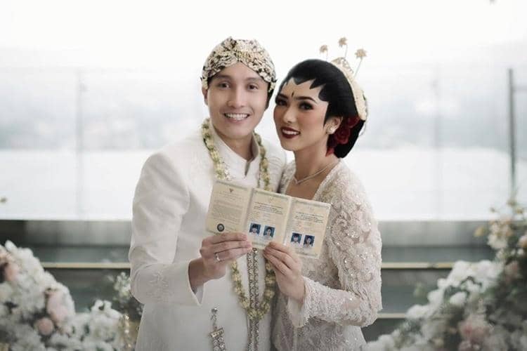 Instagram.com/isyanasarasvati