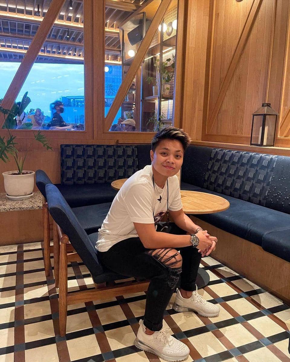 instagram.com/r.apriyanig