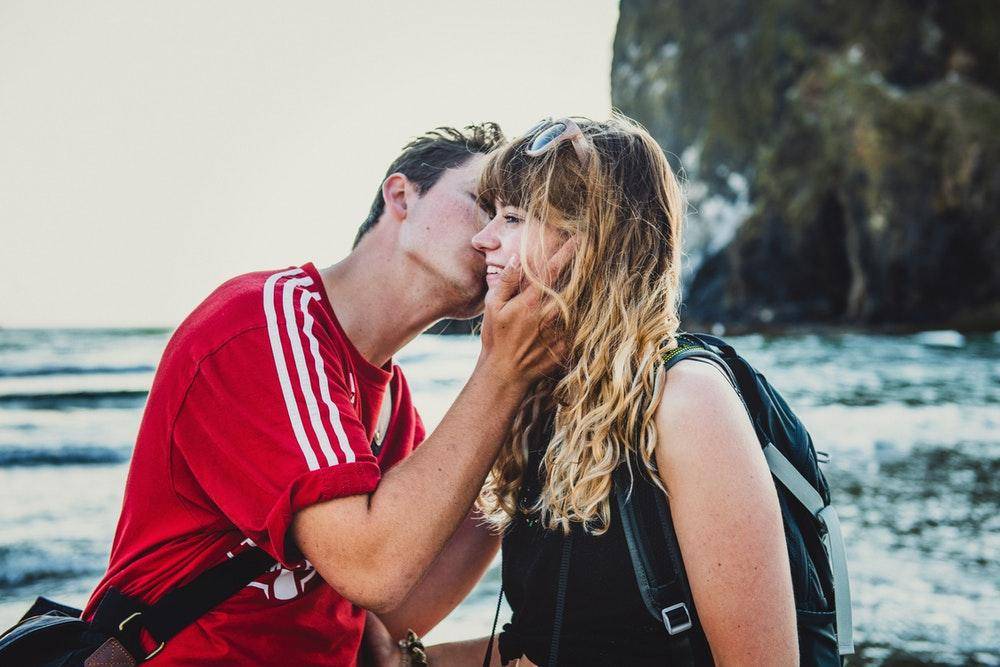 Ogah Pacaran, 5 Ciri Gebetan yang Hanya Mau Jadi Friends with Benefits