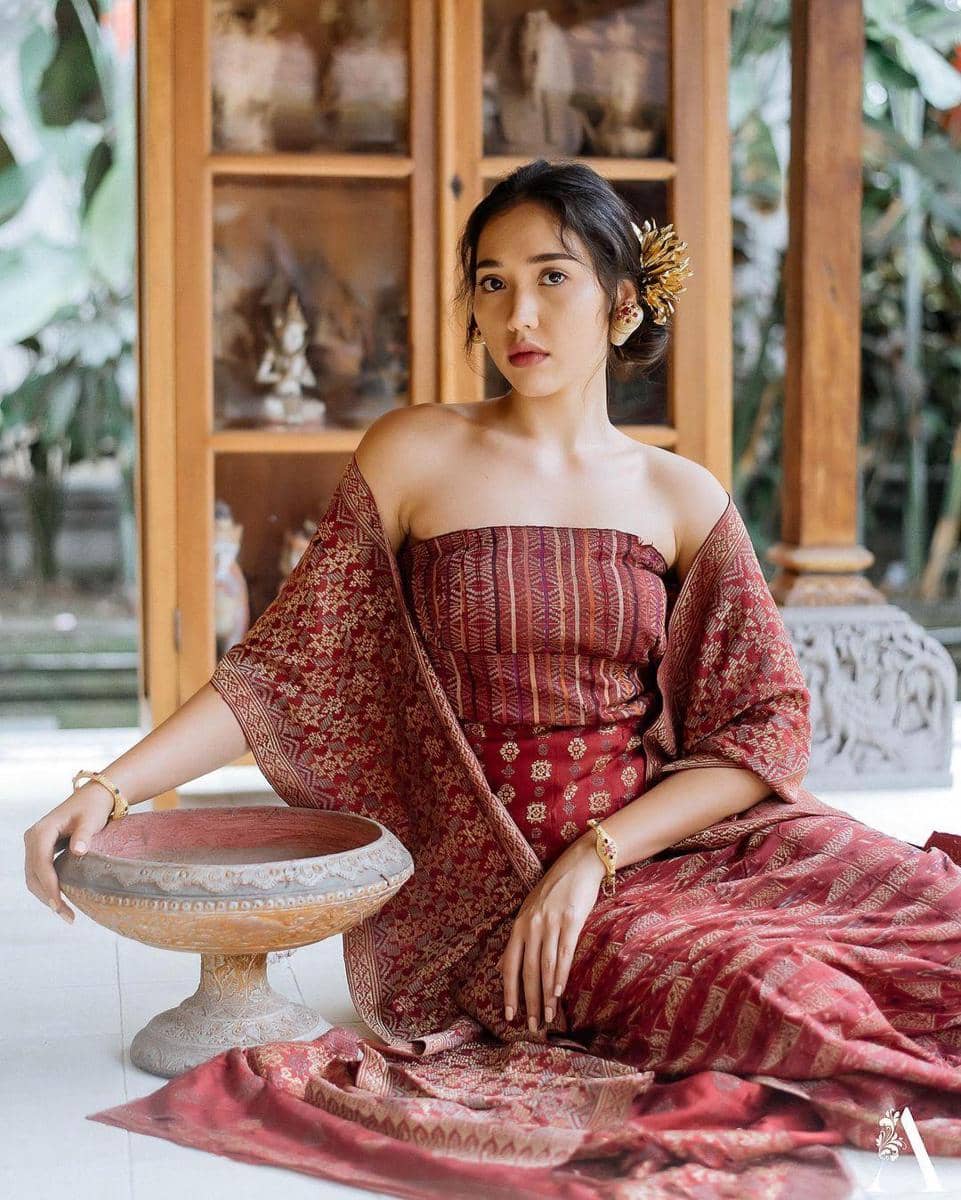 instagram.com/laksmideneefe