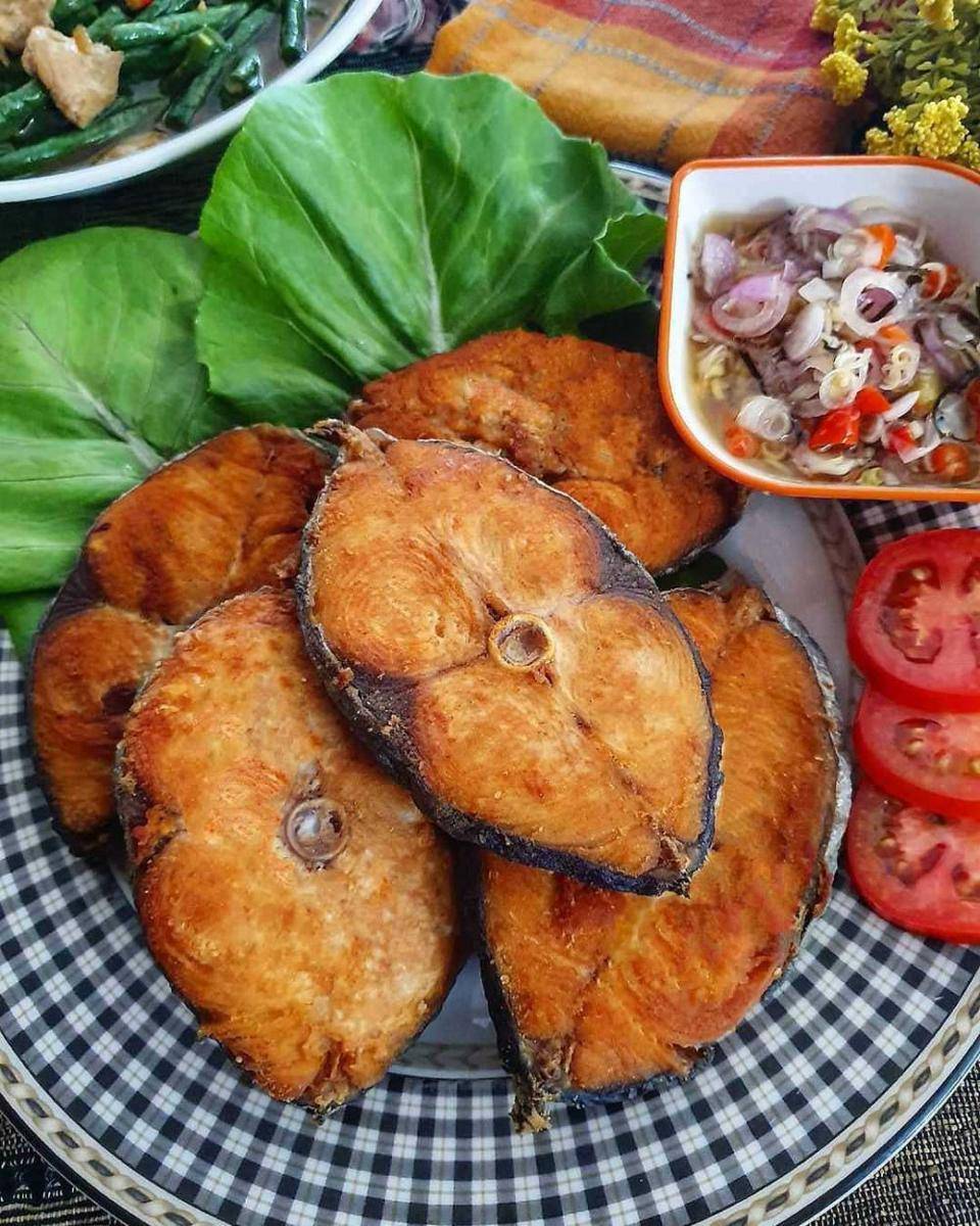 Ikan tenggiri goreng sambal matah
