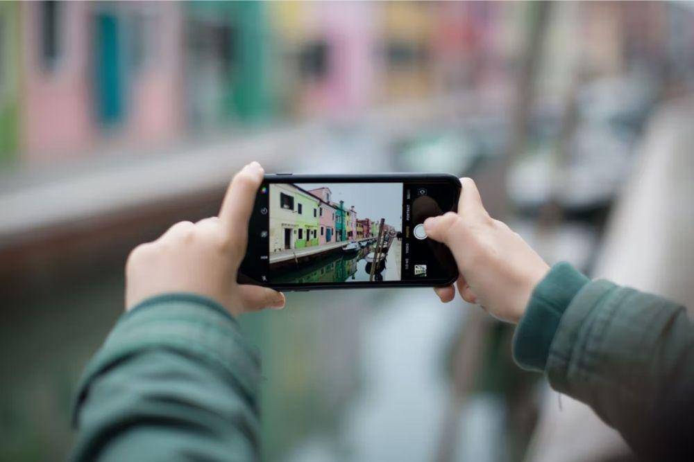 5 Tips Bikin Konten Outdoor Pakai Smartphone Biar Hasilnya Maksimal