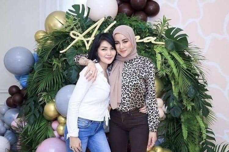 Instagram.com/melinatian