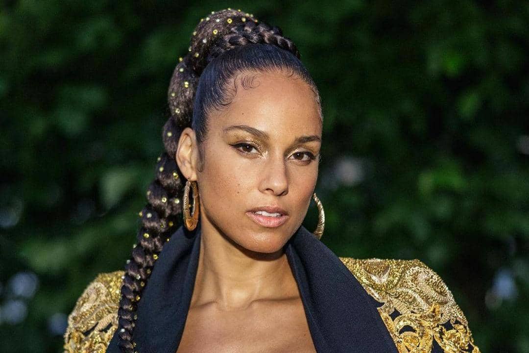 Gaya Spekta Alicia Keys di Platinum Party Ratu Elizabeth