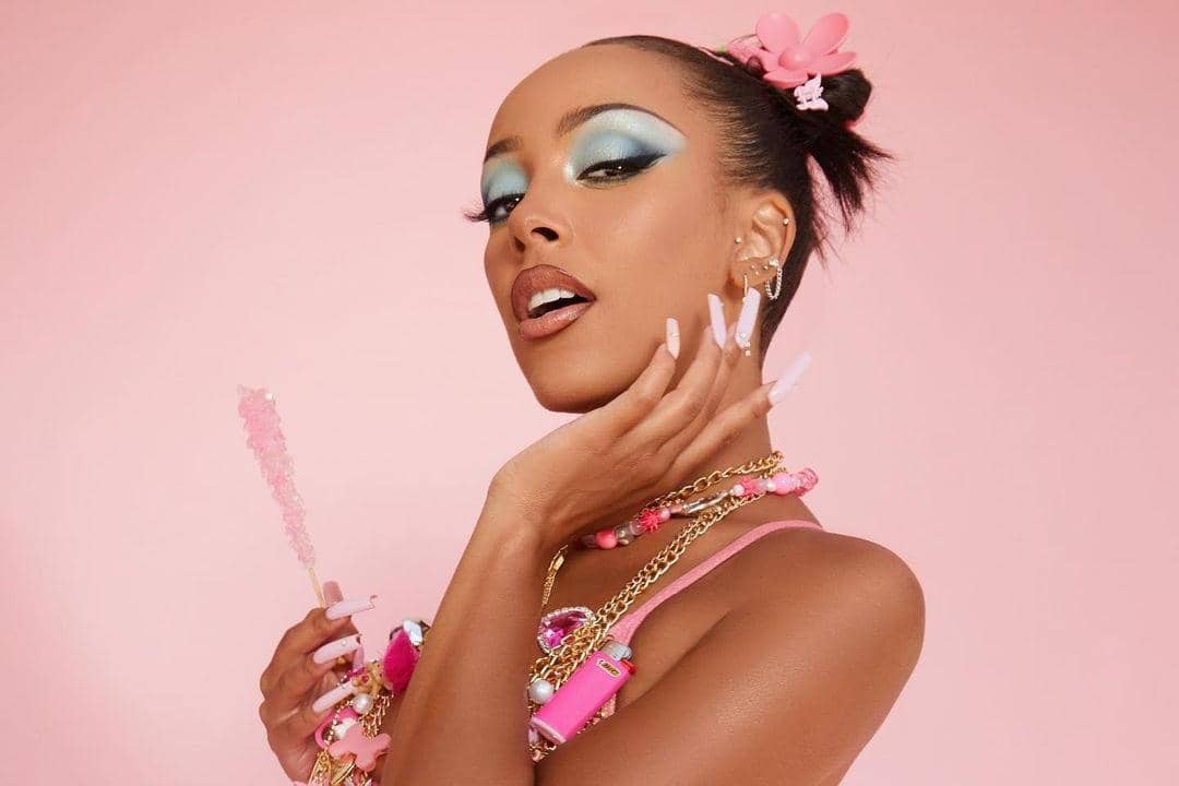 Doja Cat Nyaris 'Telanjang' di Sebuah Pemotretan