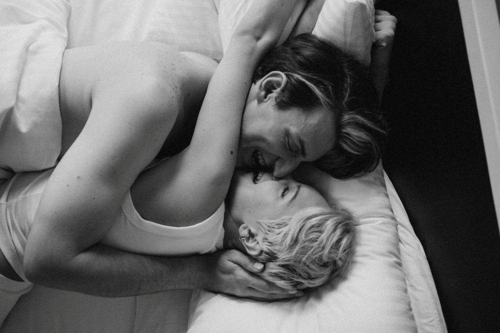 Para Suami, Ini 7 Cara Membuat Istri Terangsang Saat Foreplay 