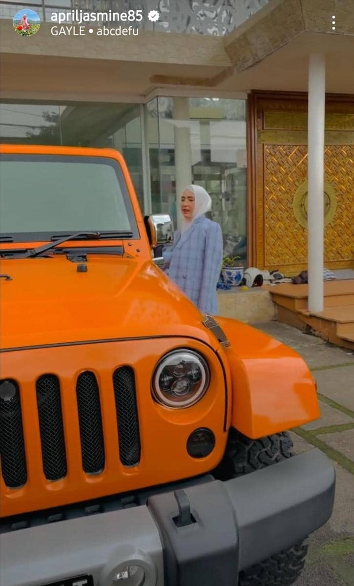 instagram.com/apriljasmine85