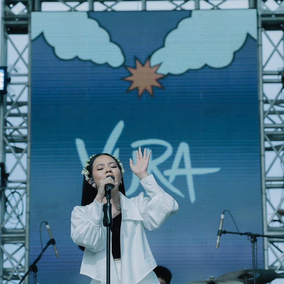 instagram.com/yurayunita