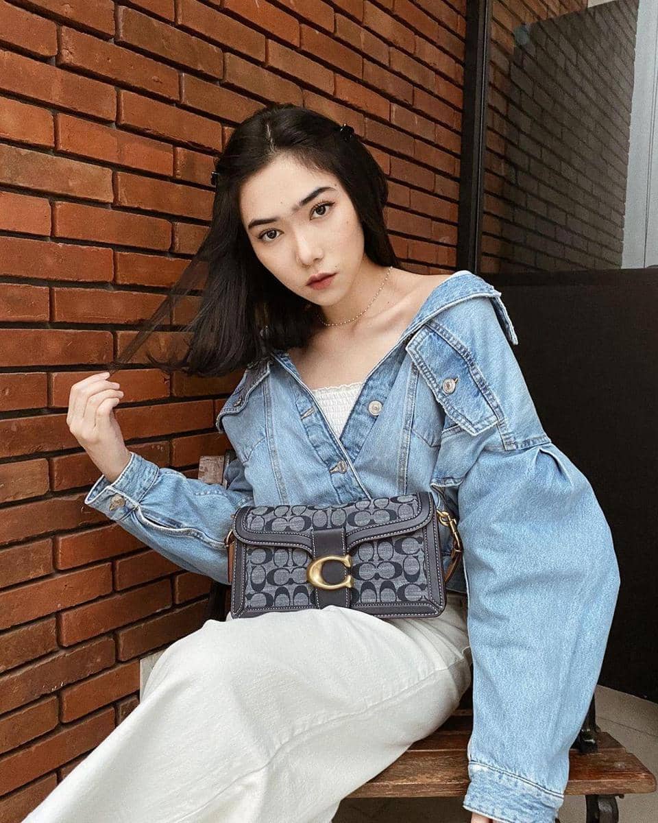 instagram.com/isyanasarasvati