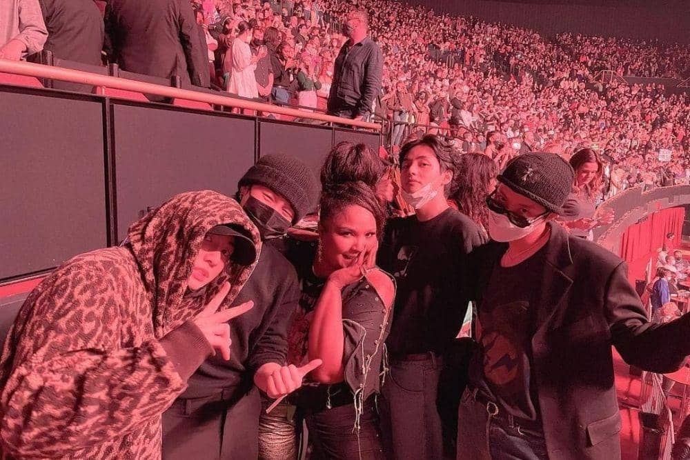 instagram.com/lizzobeeating